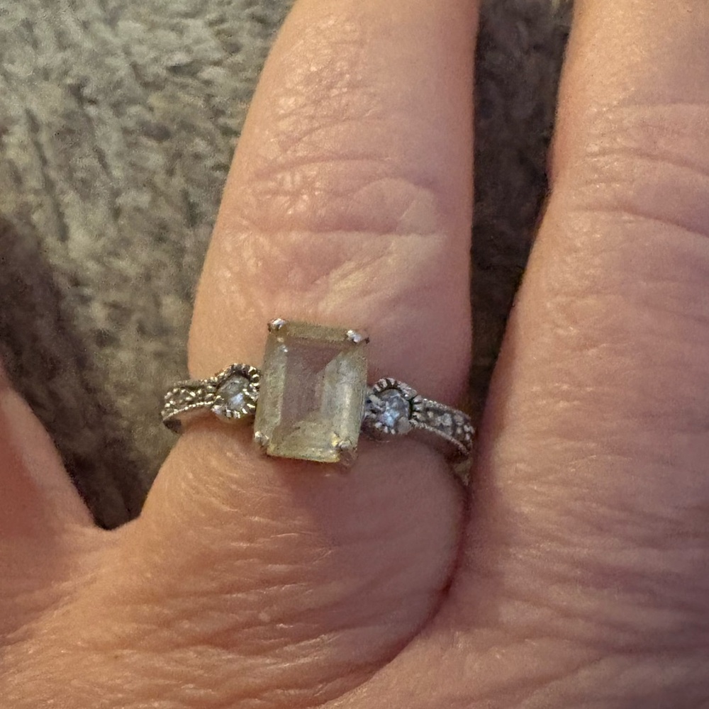 GUC stamped .925 petite ring size 7.5